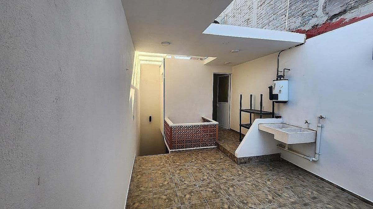 Casa en la Colonia Adolfo Lopez Mateos/sg/ll/ryp
