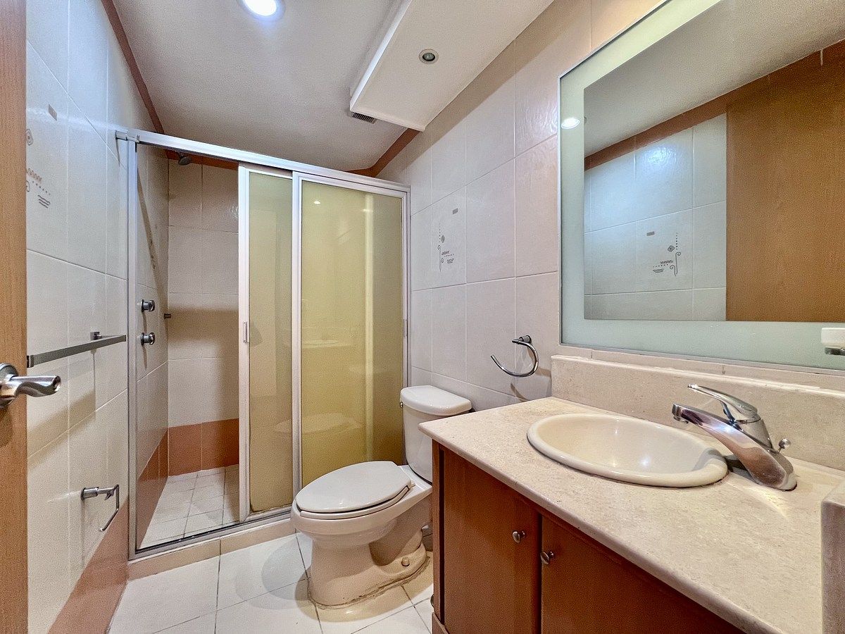 23 de 38: Baño compartido