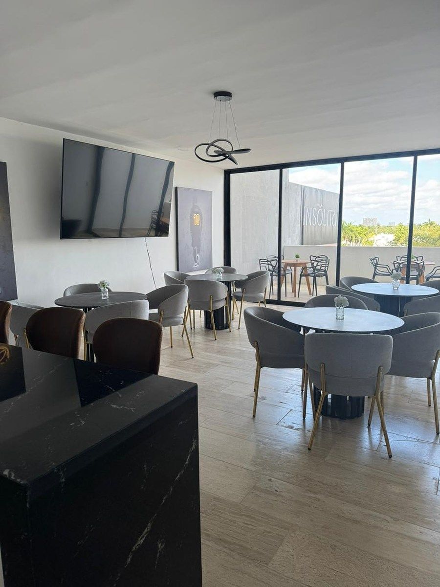 3 of 17: Área Común