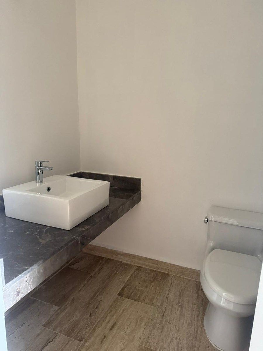 17 of 17: Baño Completo 2