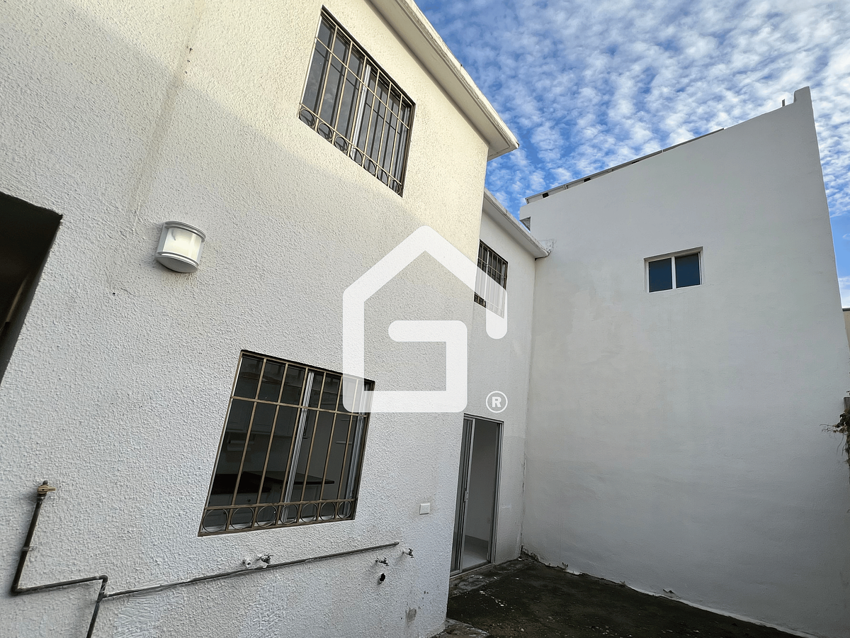 21 de 21: Parte trasera con patio