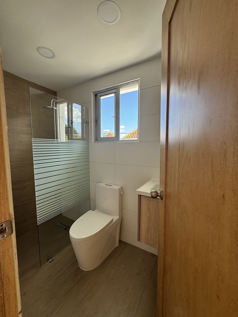 12 de 18: baño secundario