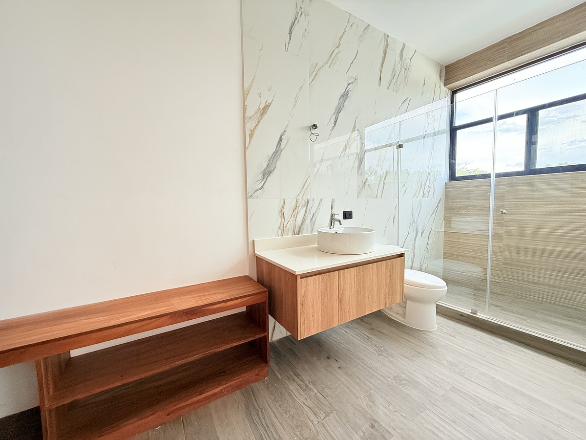 8 de 19: Baño Segunda Recámara