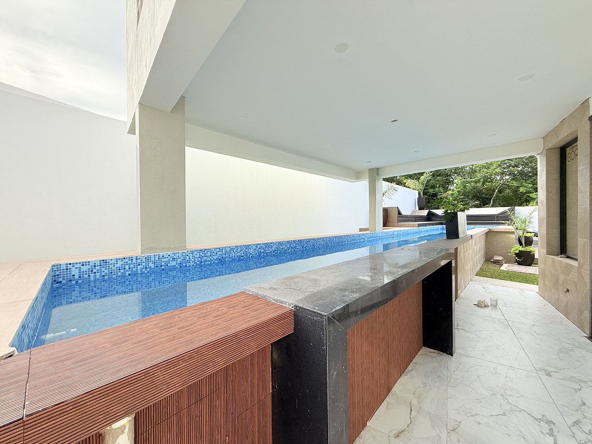 17 de 19: Terraza y Bar