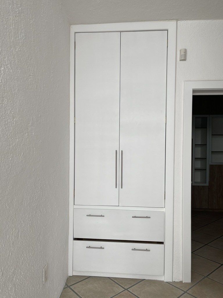 16 de 34: cuarto de blancos