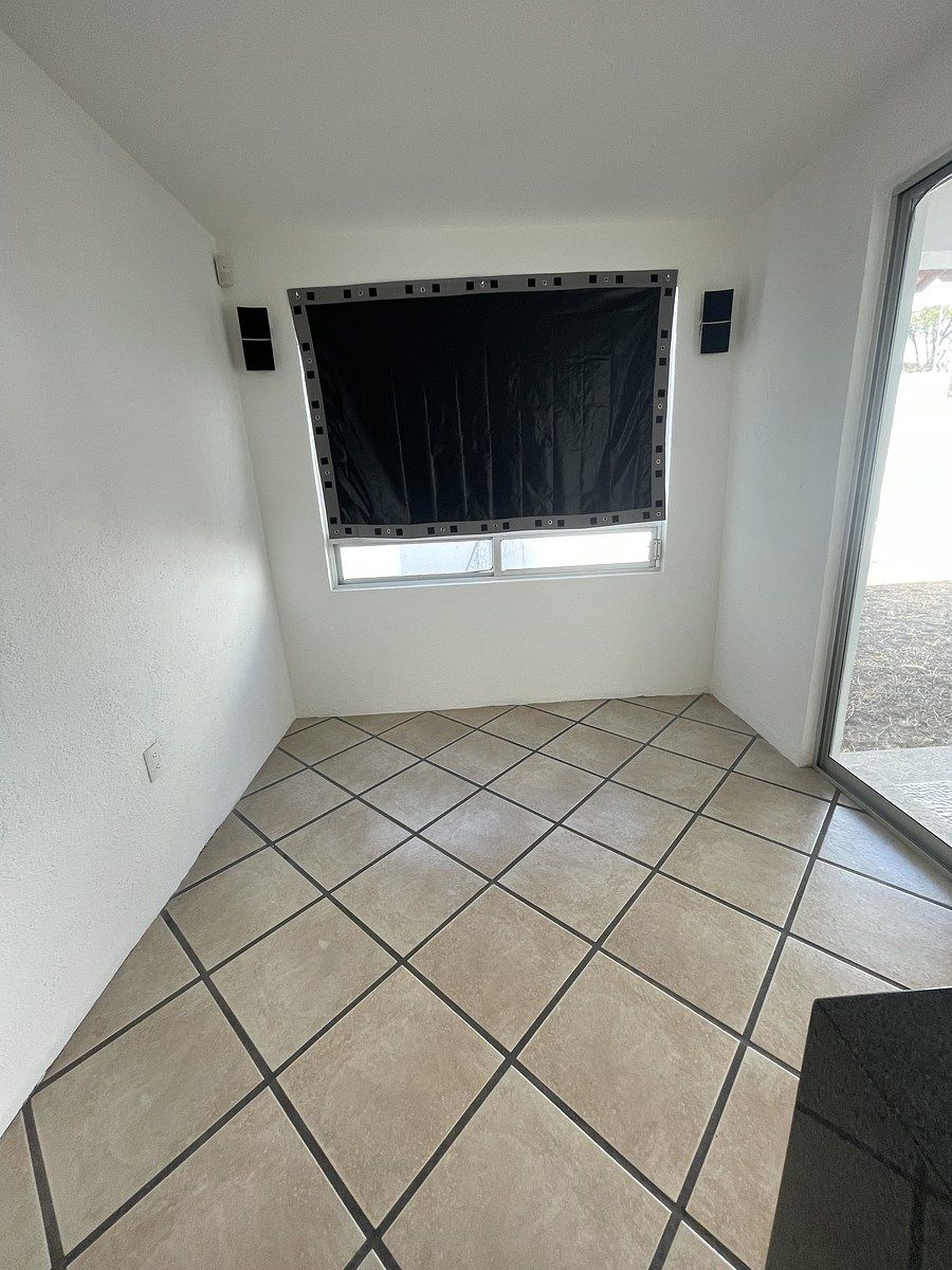 24 de 34: area de desayunador salida a terraza