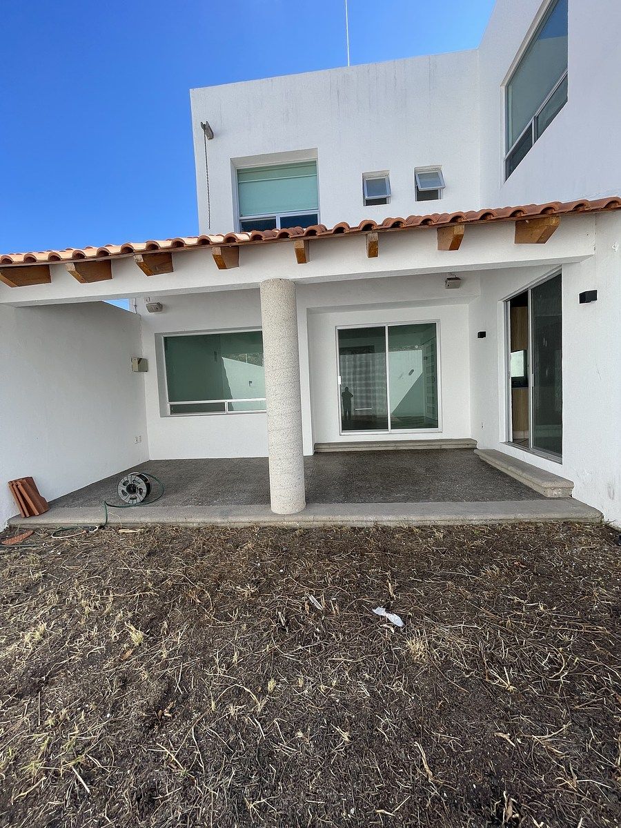 9 de 34: terraza y jardin