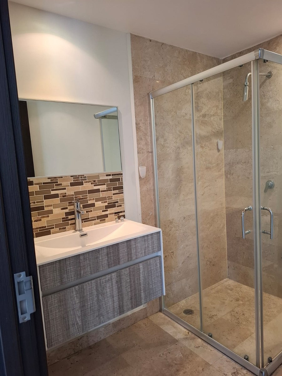 8 de 27: Baño estancia y recámara 1