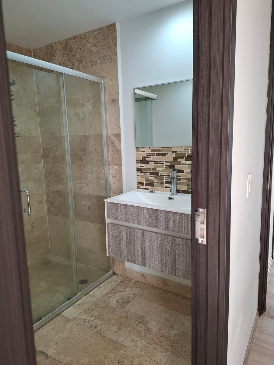 14 de 27: Baño pasillo recámara 2