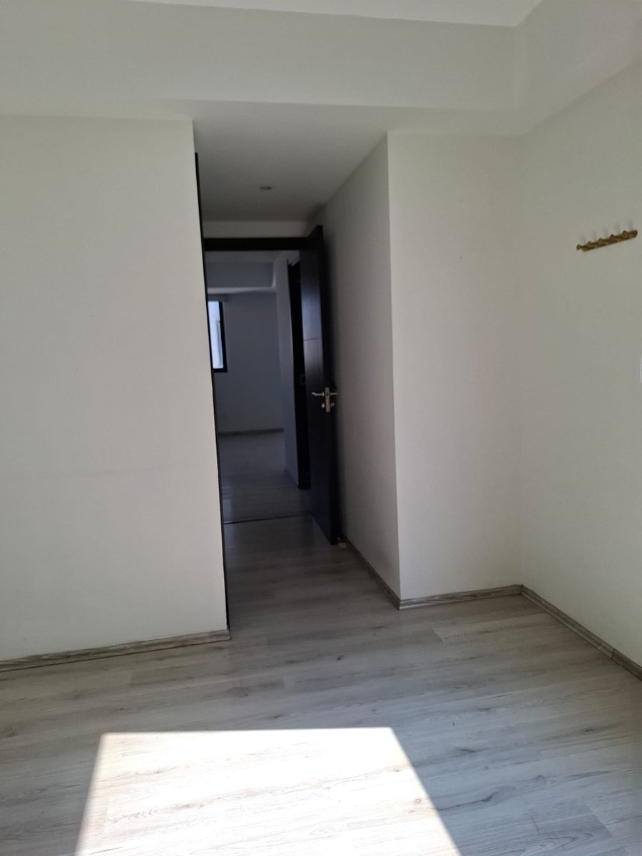 16 de 27: Pasillo recámara 2 a estancia