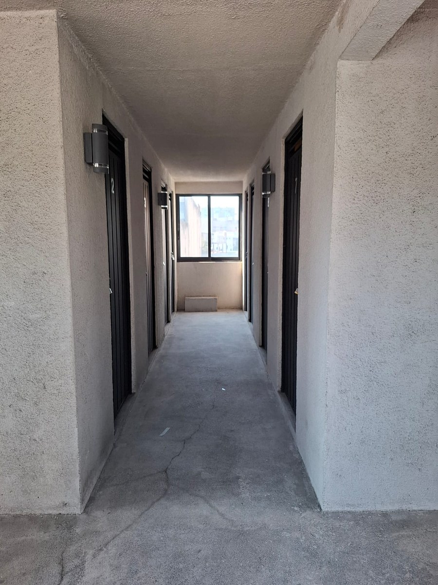 19 de 27: Pasillo bodegas