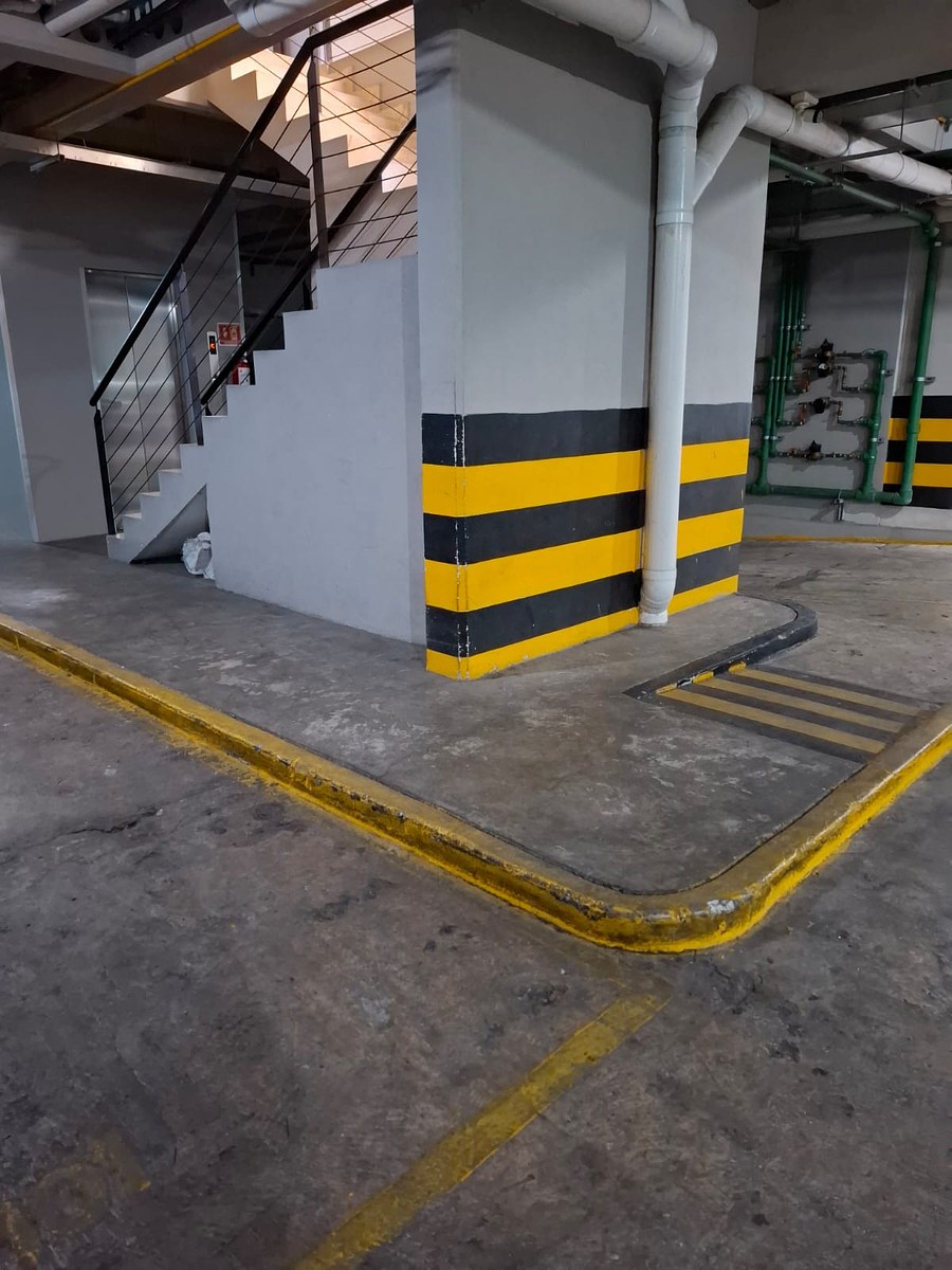 24 de 27: Rampa estacionamiento, acceso directo a elevador