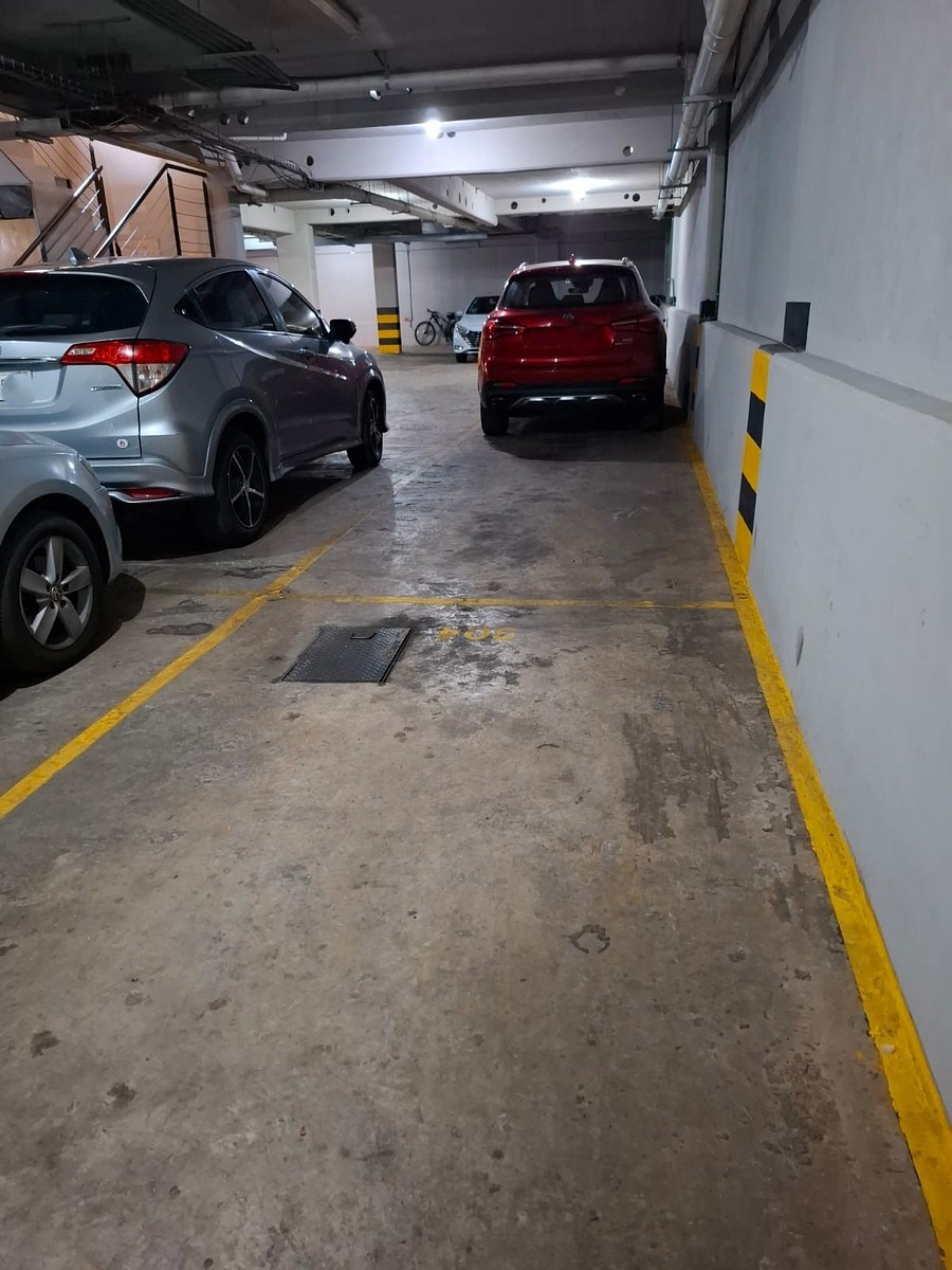 23 de 27: Estacionamiento