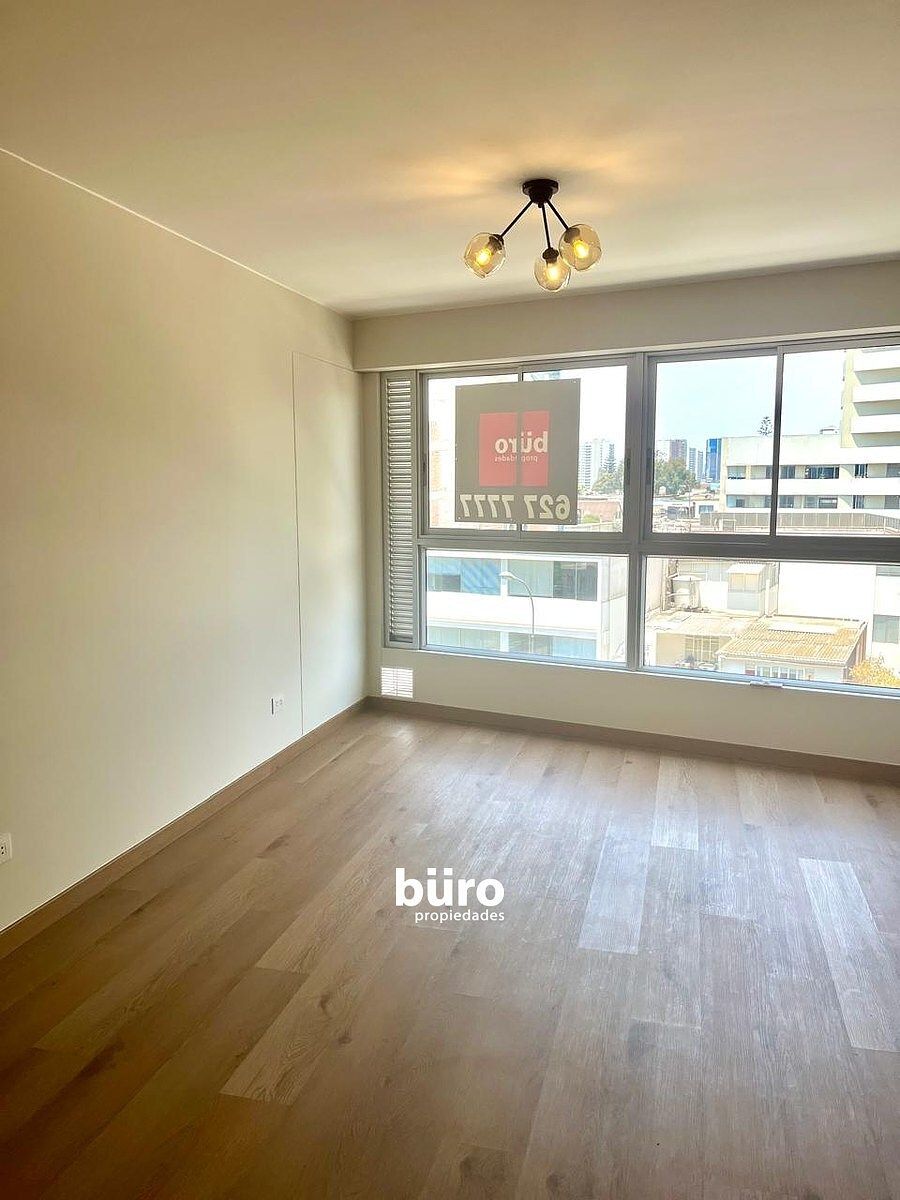 2 de 13: Sala Comedor con Vista Externa