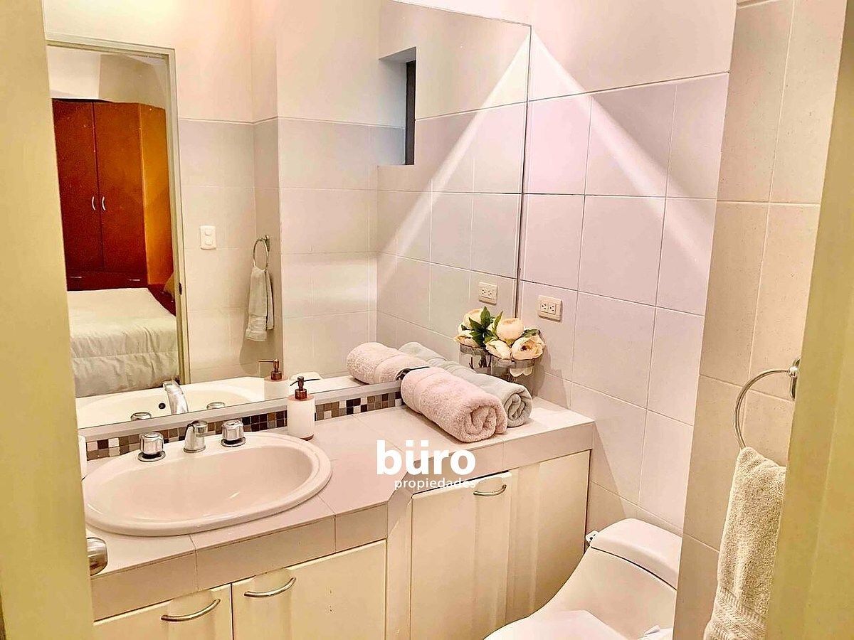 8 de 13: Baño Principal Incorporado