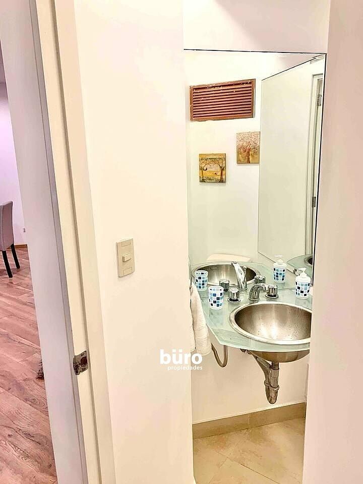 9 de 13: Baño de Visitas