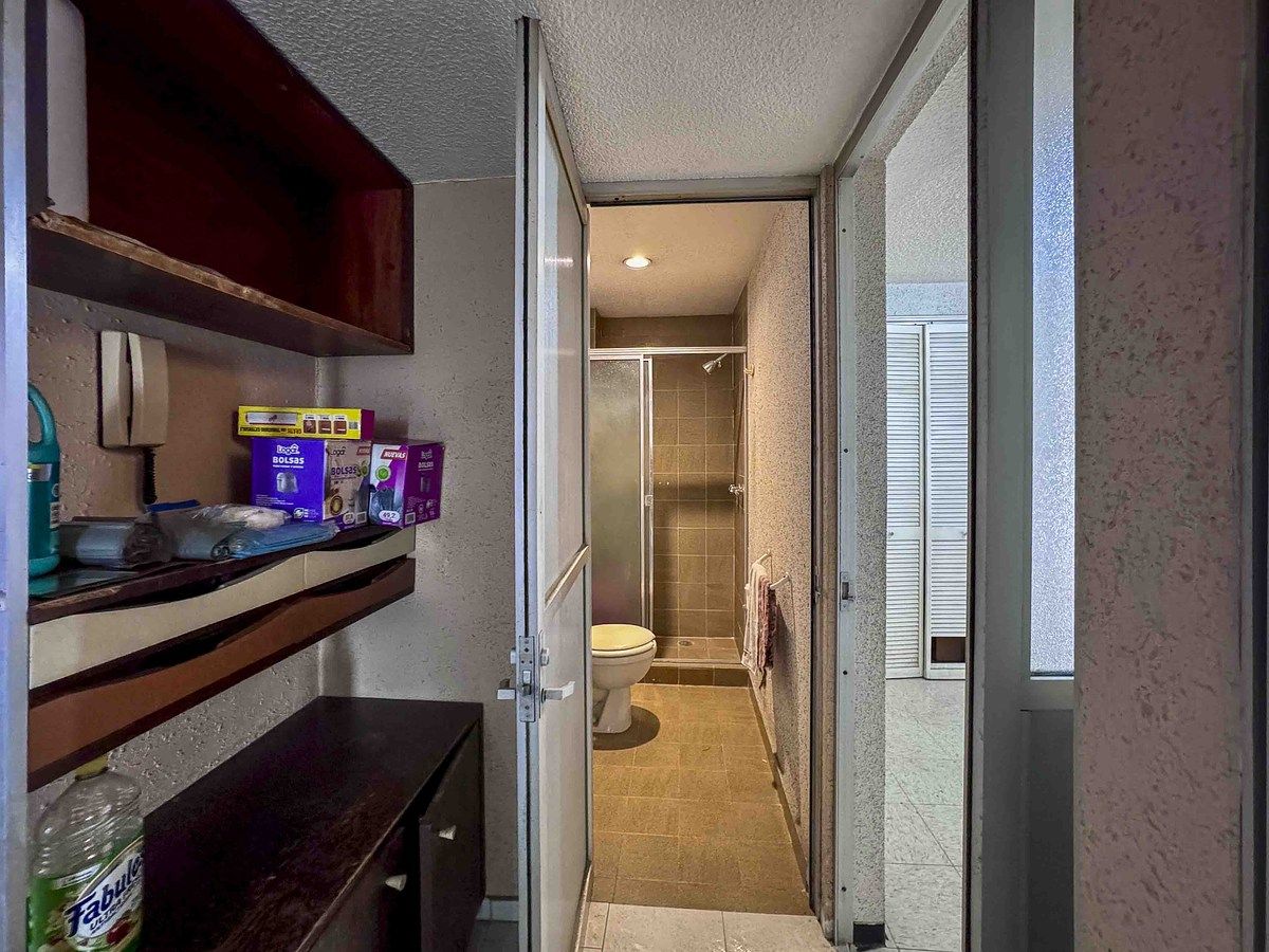 34 de 36: Baño de servicio