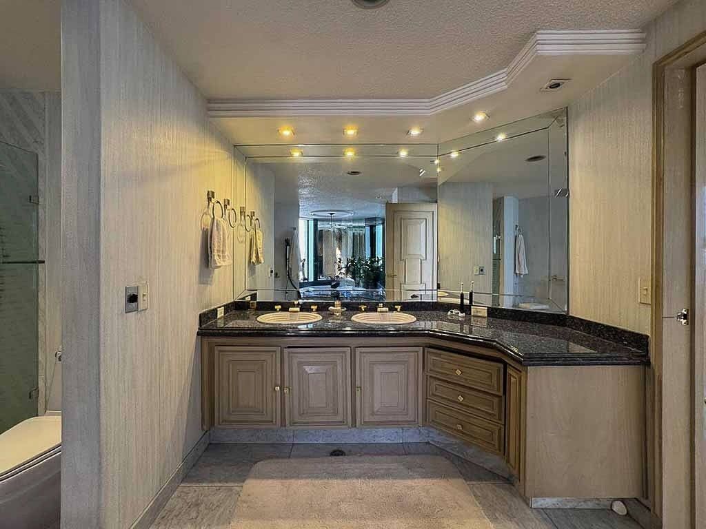 26 de 36: Baño recámara principal