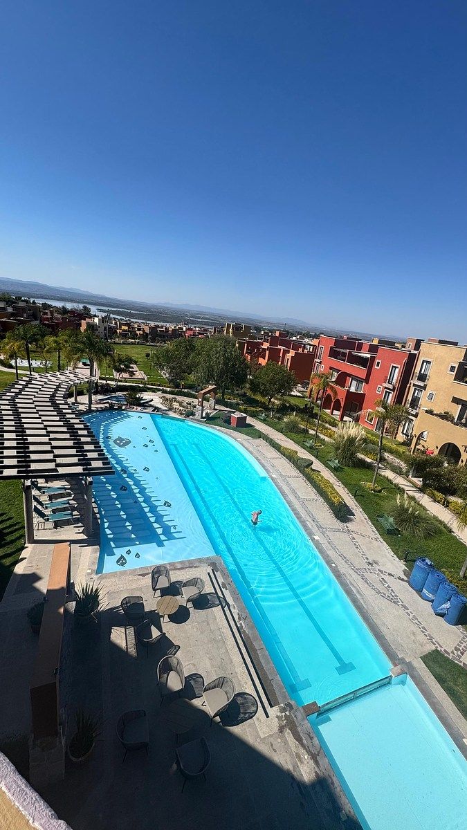 19 de 21: Piscina de casa club