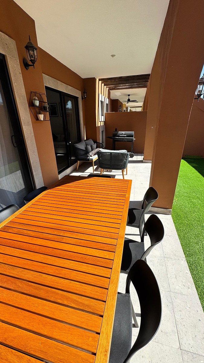 9 de 21: Comedor en terraza