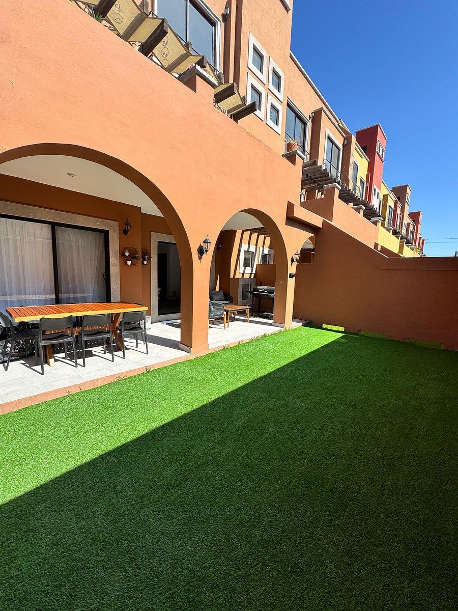 11 de 21: Jardin Privado