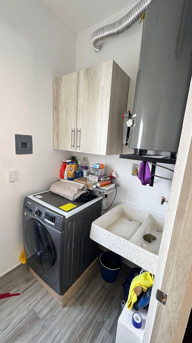 13 de 21: Area de lavado con lavasecadora