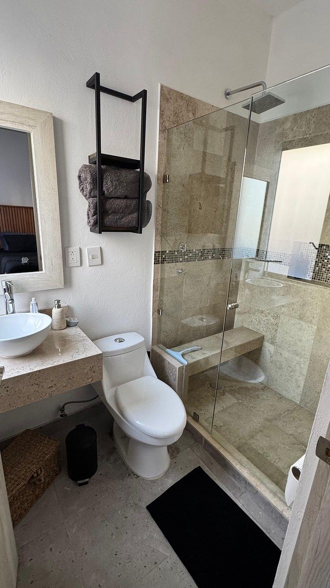 7 de 21: Baño completo en recamara