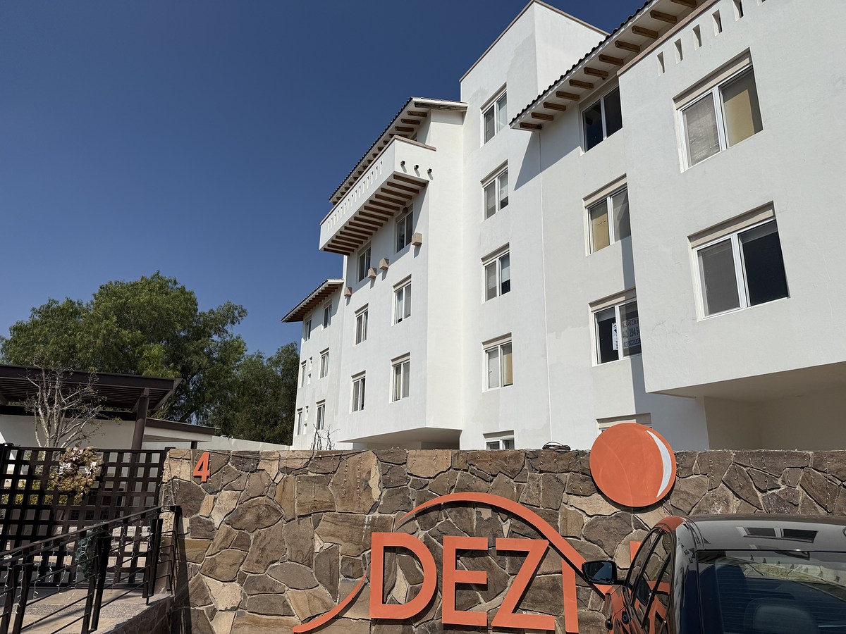 1 de 19: Fachada / frente de torre