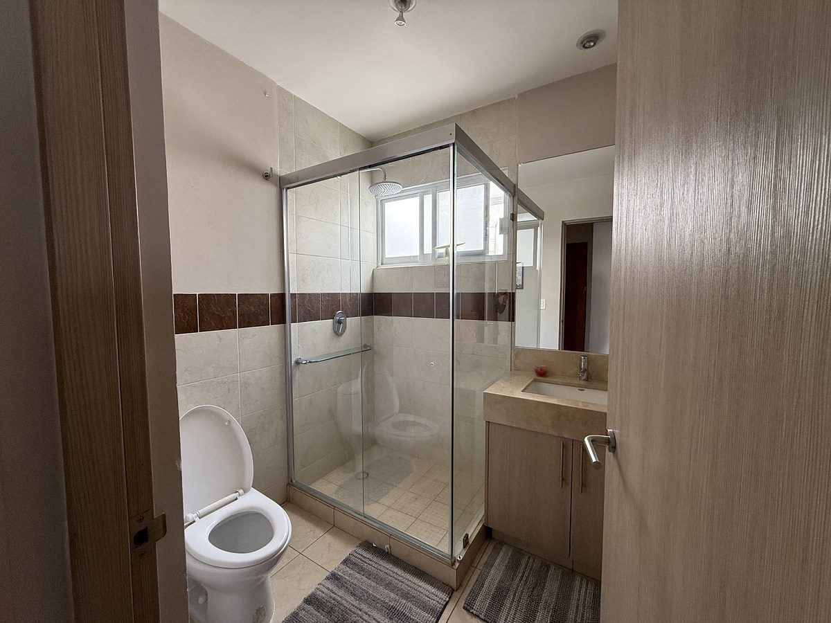 18 de 19: Baño general y para las dos recámaras secundarias.