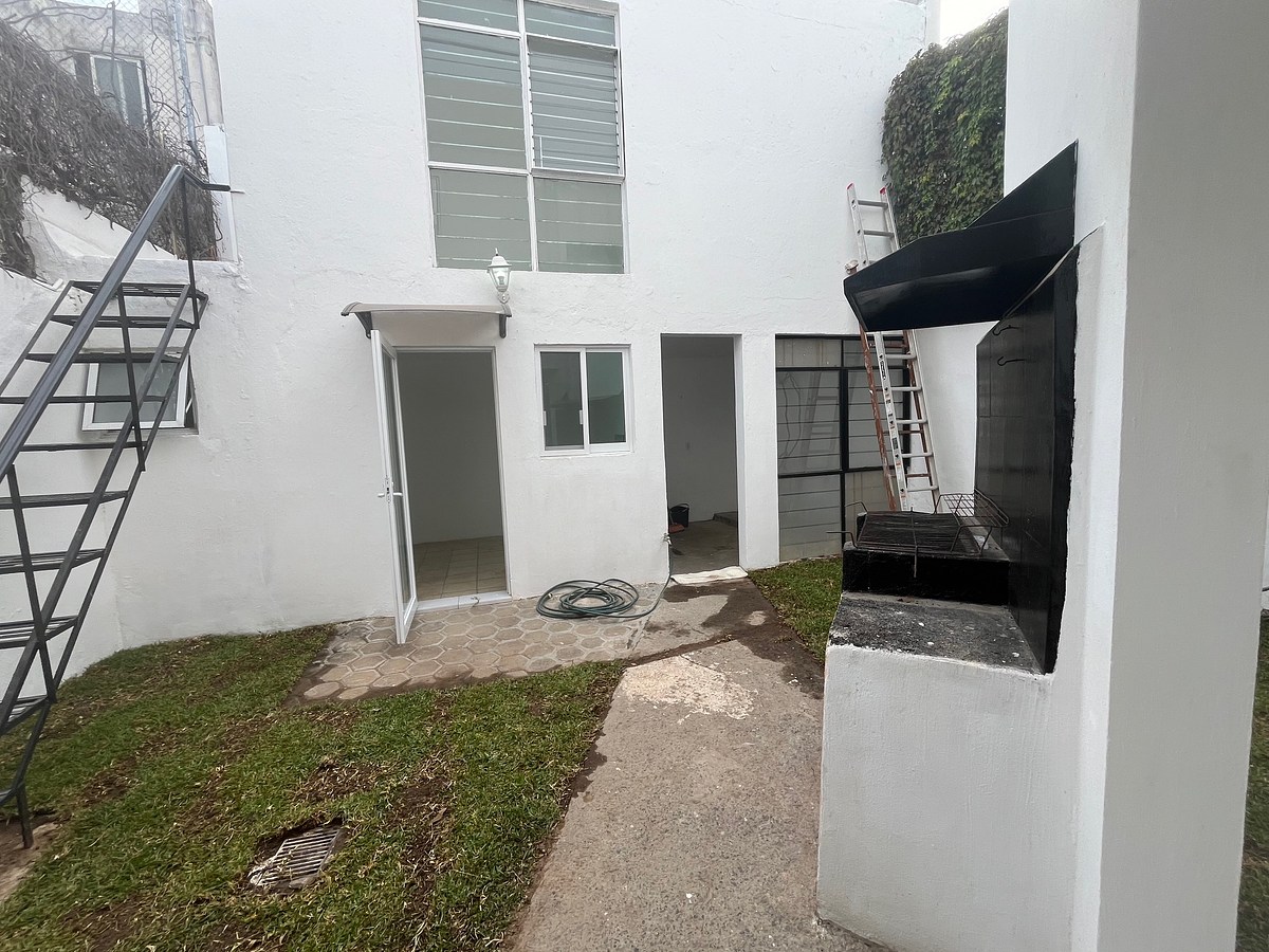 9 de 30: jardín y área de servicio