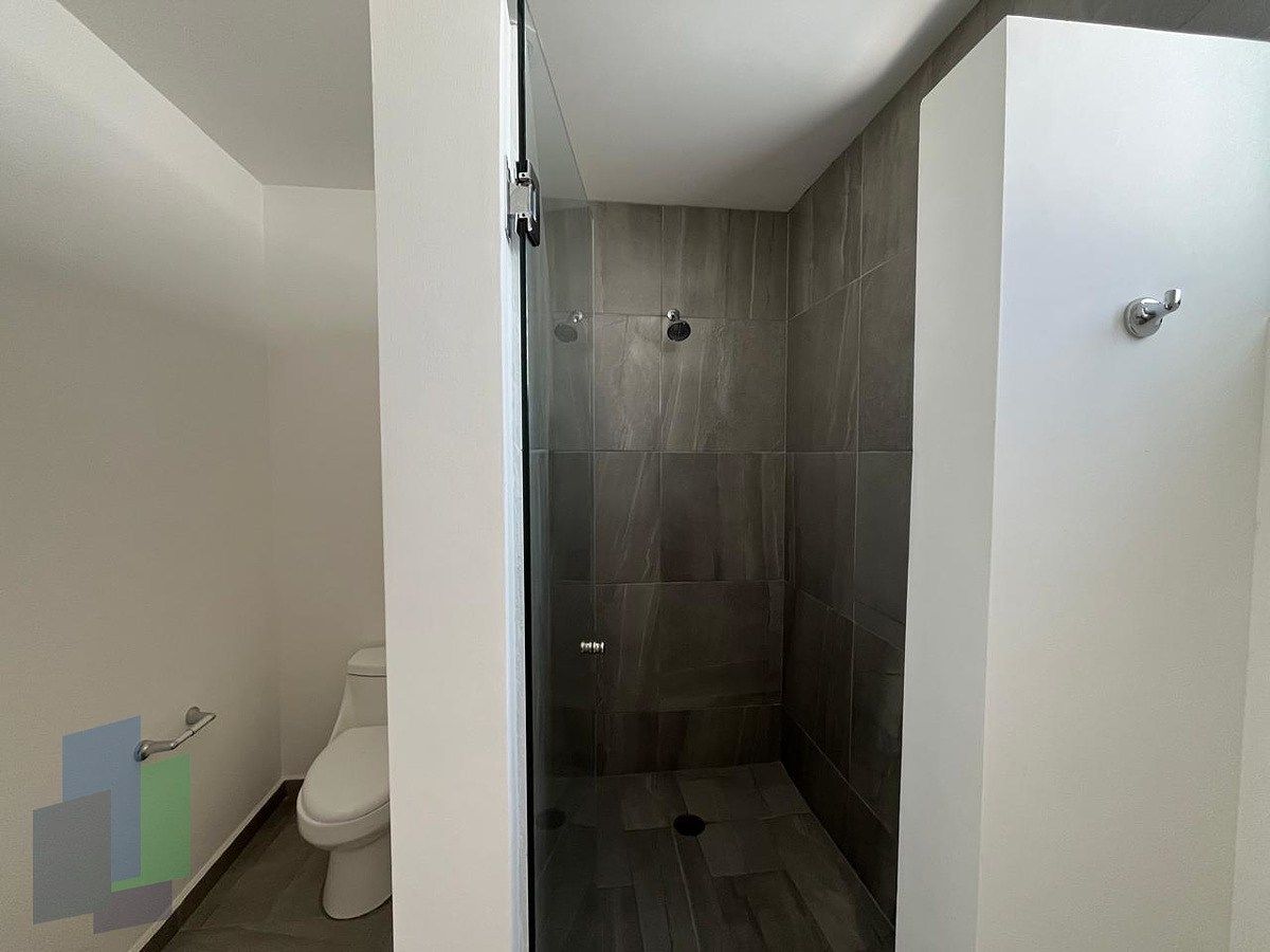 20 de 32: Baño principal