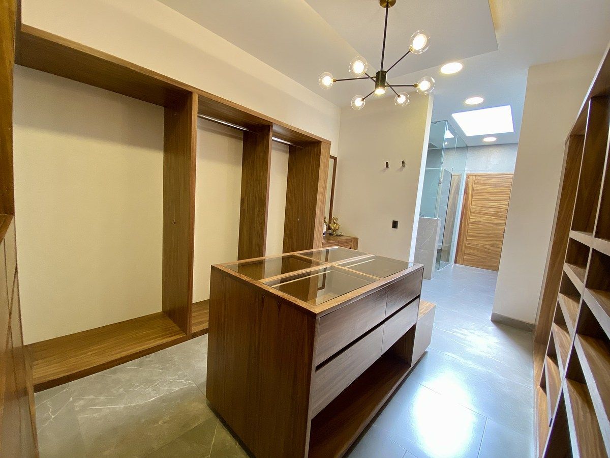 27 de 41: Walking closet recámara principal