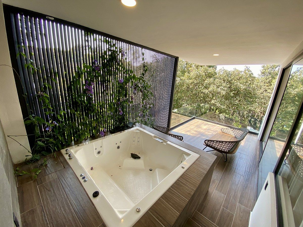 29 de 41: Terraza con jacuzzi Recámara principal
