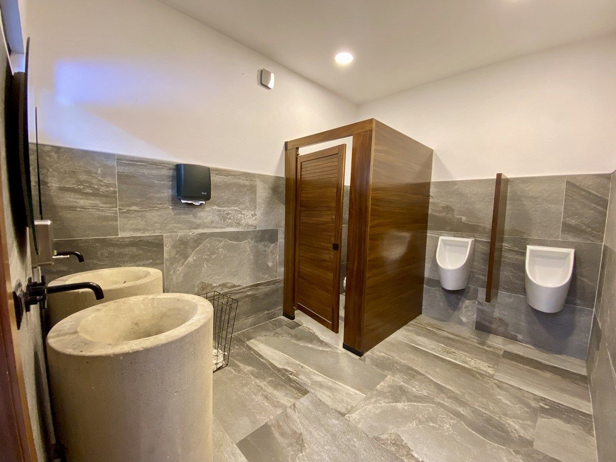 39 de 41: Baño Caballeros terraza