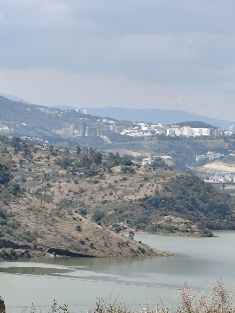 3 of 8: Vista a la presa Madin