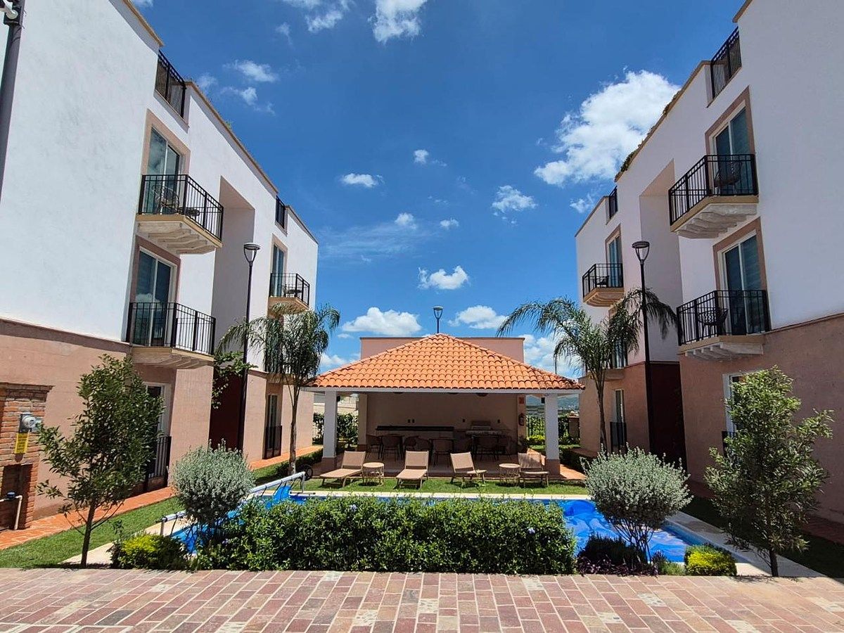 1 de 10: Alberca, asador, dos baños