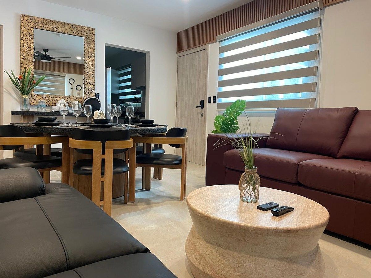 2 de 10: Comedor de Marmol con seis sillas