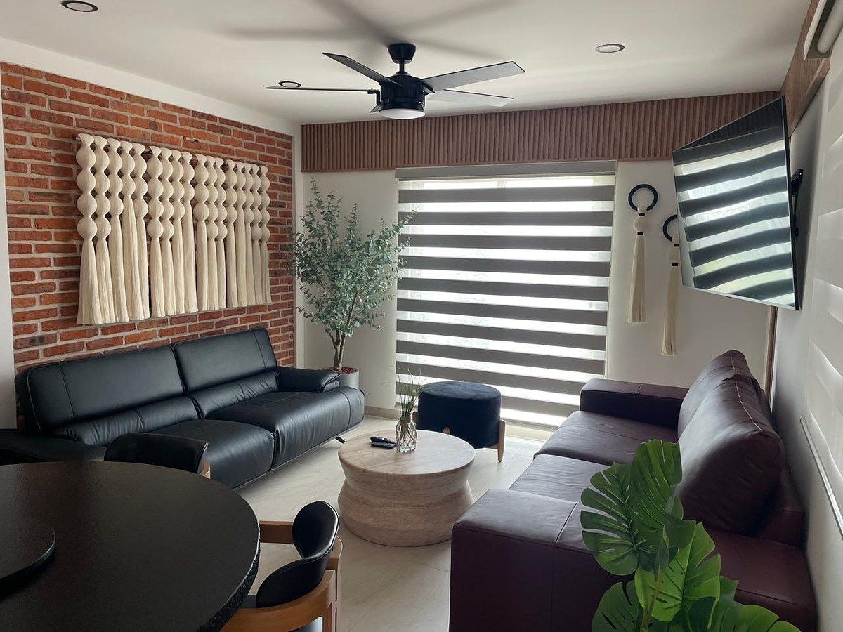 3 de 10: Sofa cama, salida al balcón