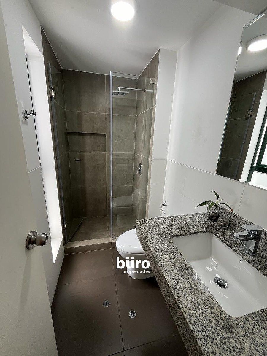 10 de 21: Baño Completo