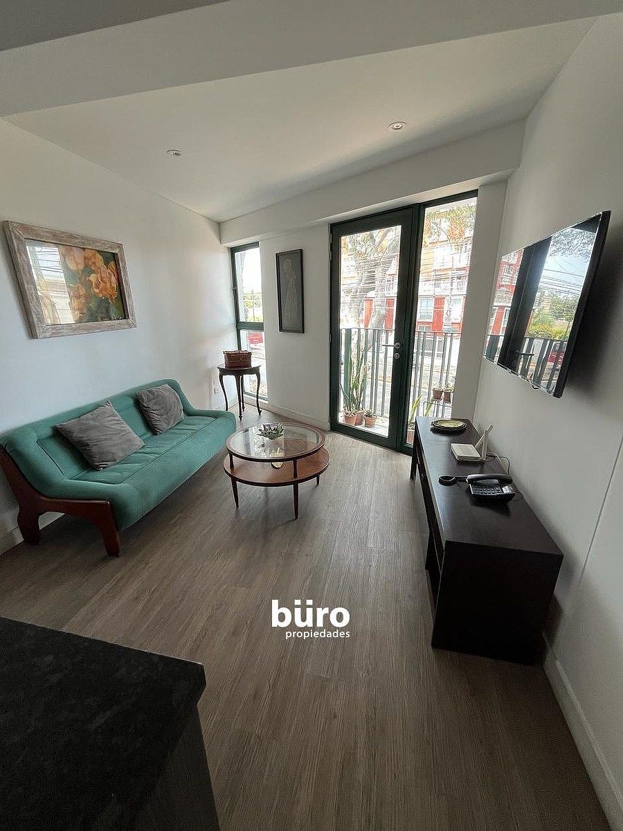 1 de 21: Sala con Balcón