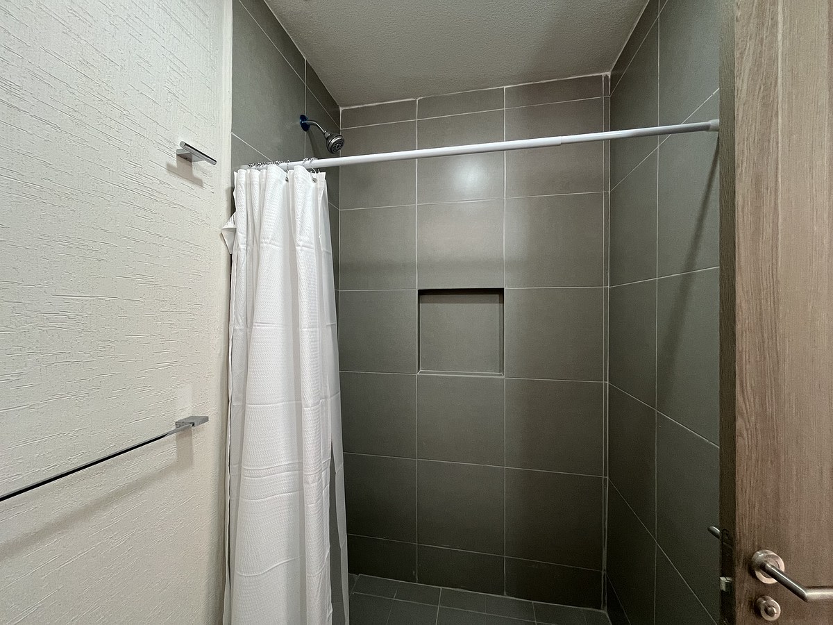 11 de 16: Regadera baño 1