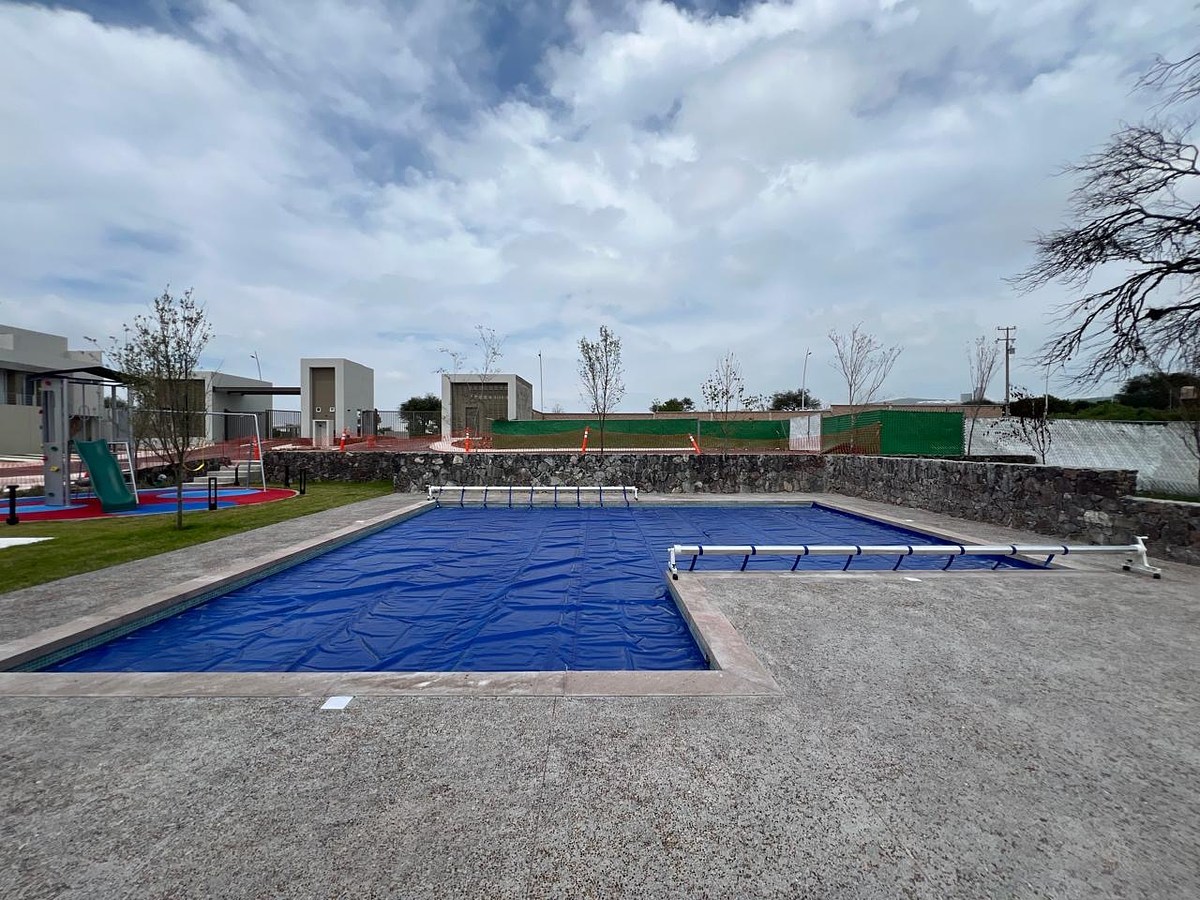 15 de 16: Alberca