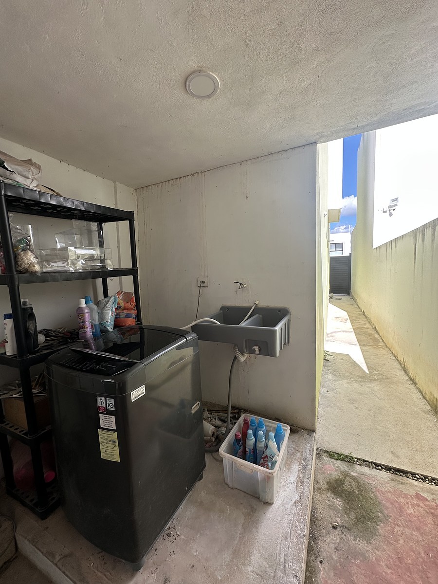 14 de 24: Cuarto de lavado techado