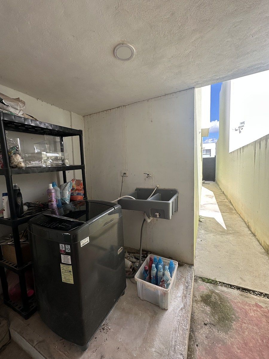13 de 23: Cuarto de lavado techado