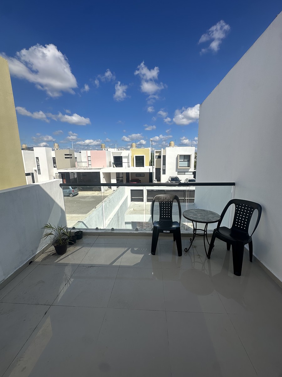 19 de 24: Balcón de habitación