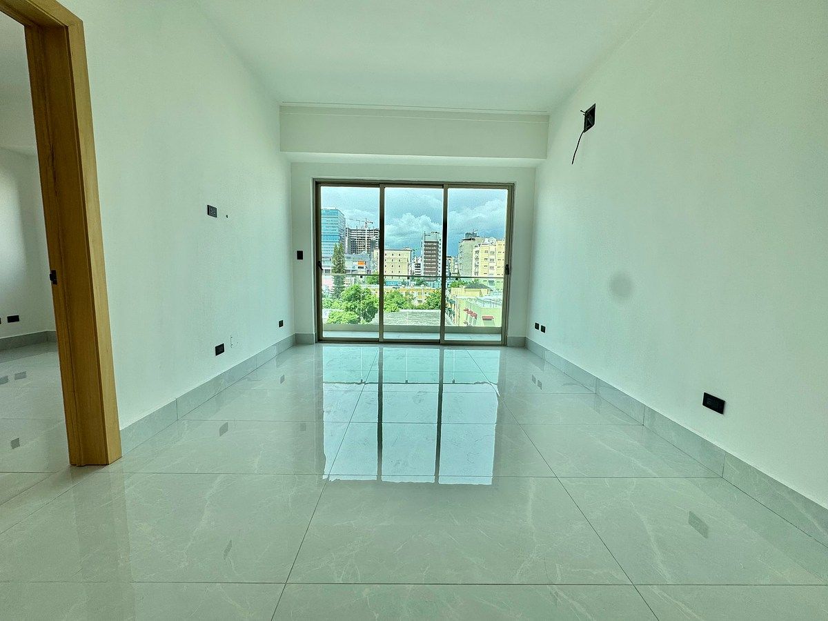 Apartamento Nuevo en Evaristo Morales, foto 1 de 16