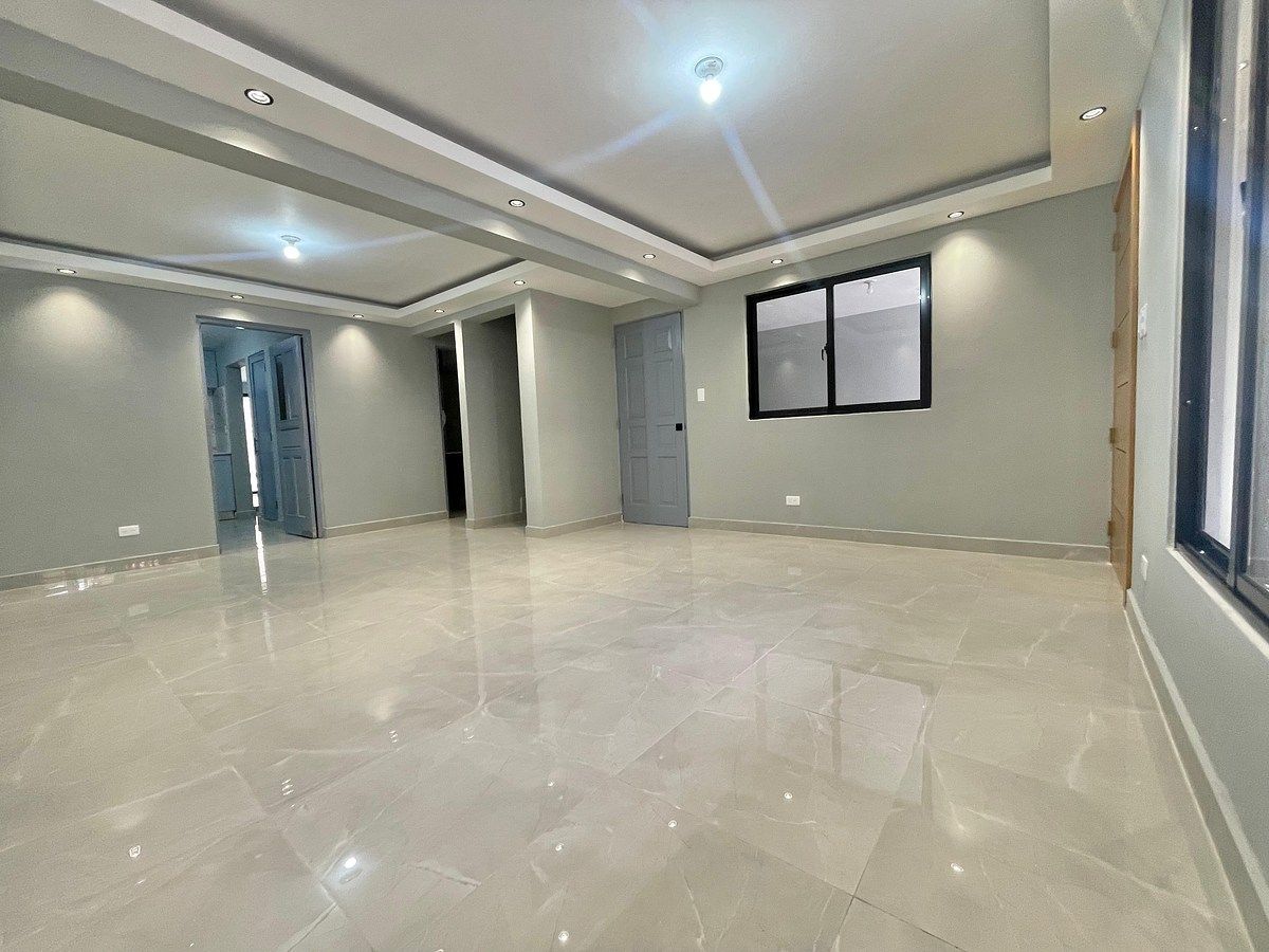 2-Level House - Residential Use in La Julia, photo 1 of 37
