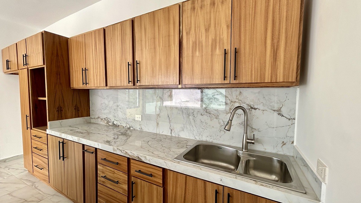 8 de 38: Cocina con madera de parota