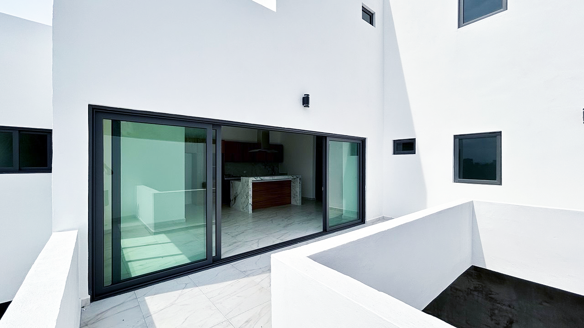 10 de 38: Área afuera de la cocina