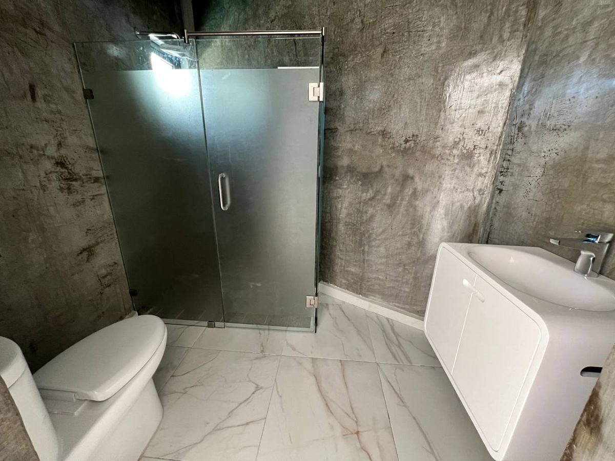 32 de 38: Baño del ára de alberca